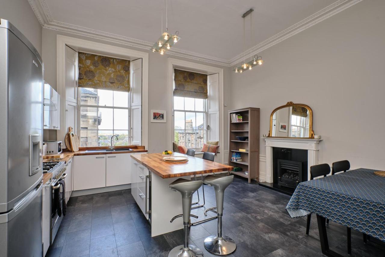 New Town 2br-1ba Georgian Flat With Amazing Views Appartement *
